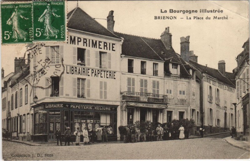 Carte postale ancienne Brienon Place du Marche