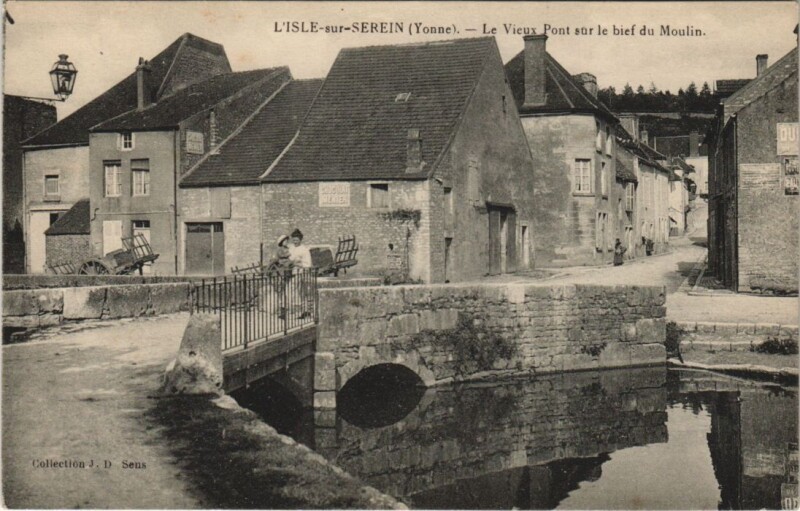 Carte postale ancienne L'Isle-Sur-Serein Vieux Pont sur le bief du Moulin à L'Isle-sur-Serein