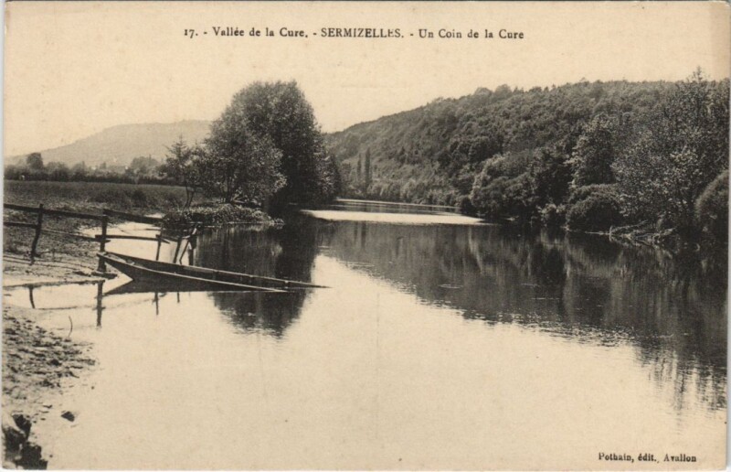 Carte postale ancienne Sermizelles un coin de la Cure à Sermizelles