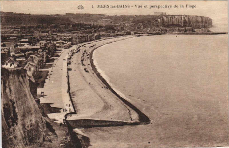 Carte postale ancienne Mers-Les-Bains Perspective de la Plage à Mers-les-Bains