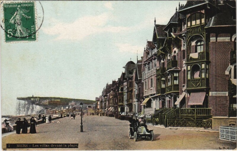 Carte postale ancienne Mers-Les-Bains Les Villas devant la plage à Mers-les-Bains