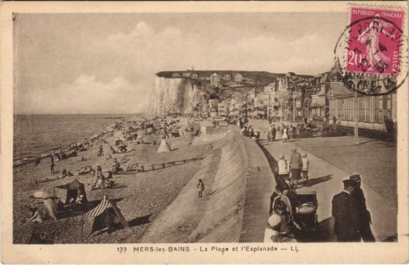 Carte postale ancienne Mers-Les-Bains La Plage et l'Esplanade à Mers-les-Bains