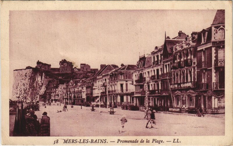 Carte postale ancienne Mers-Les-Bains Promenade de la Plage à Mers-les-Bains