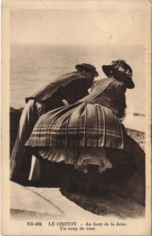 Carte postale ancienne Le Crotoy La Jetee un coup de vent au Crotoy
