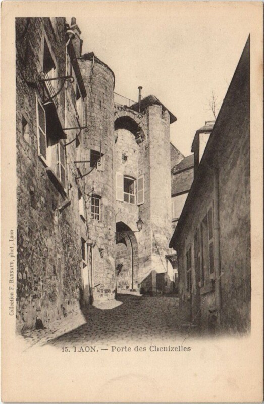 Carte postale ancienne Laon Porte des chenizelles