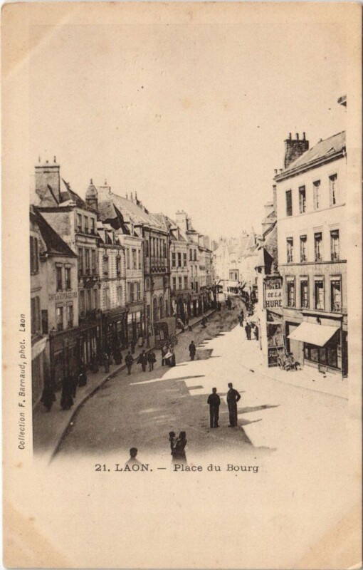 Carte postale ancienne Laon Place du bourg
