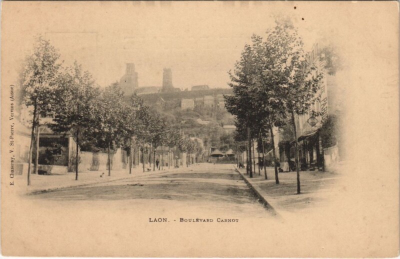 Carte postale ancienne Laon Boulevard carnot