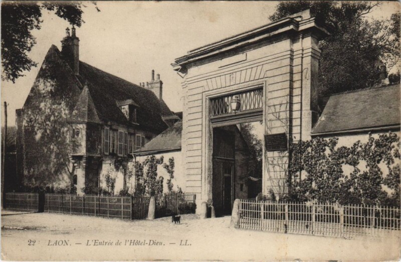 Carte postale ancienne Laon L'Entree de l'hotel