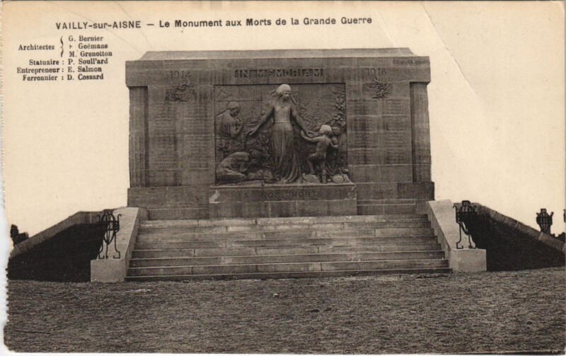 Carte postale ancienne Vailly-sur-Aisne Le monument aux morts à Vailly-sur-Aisne
