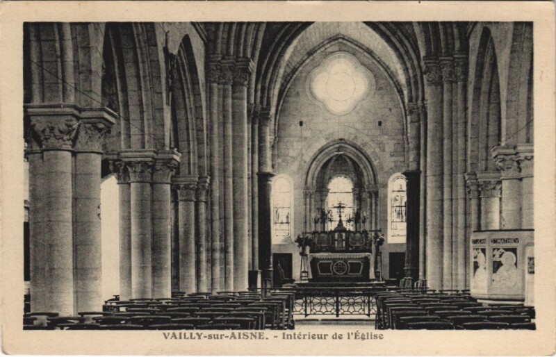 Carte postale ancienne Vailly-sur-Aisne Interieur de l' Eglise à Vailly-sur-Aisne