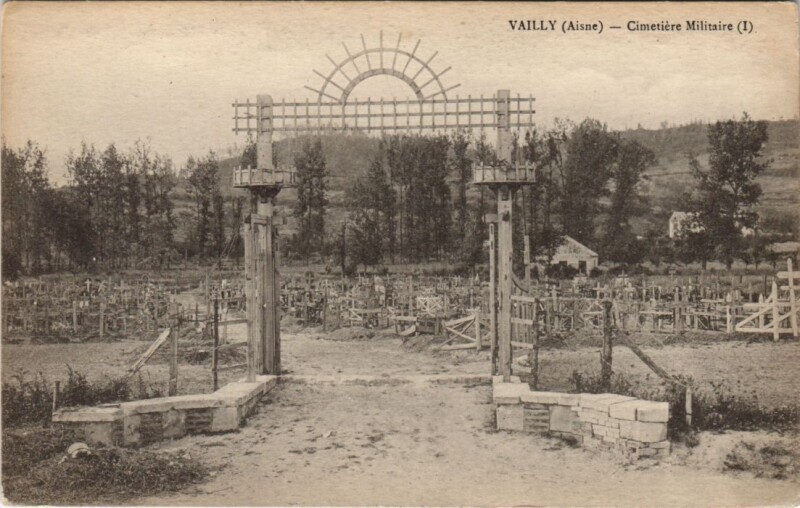 Carte postale ancienne Vailly Cimetiere militaire