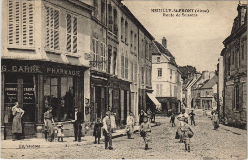 Carte postale ancienne Neuilly-Saint-Front Route de Soissons à Neuilly-Saint-Front