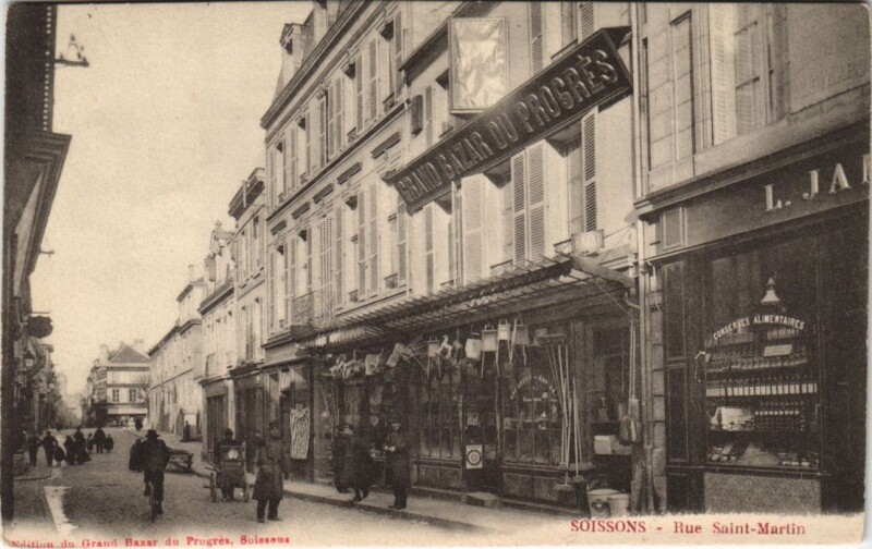 Carte postale ancienne Soissons Rue Saint-Martin à Soissons