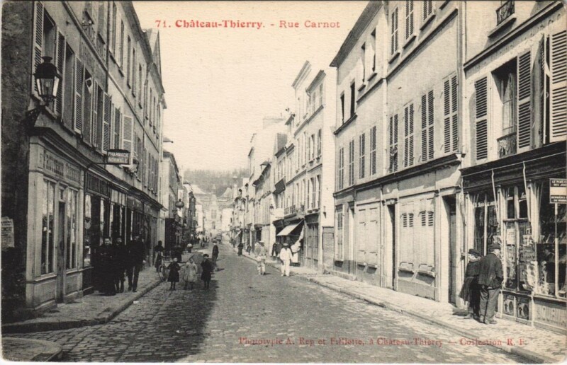 Carte postale ancienne Chateau-Thierry Rue Carnot