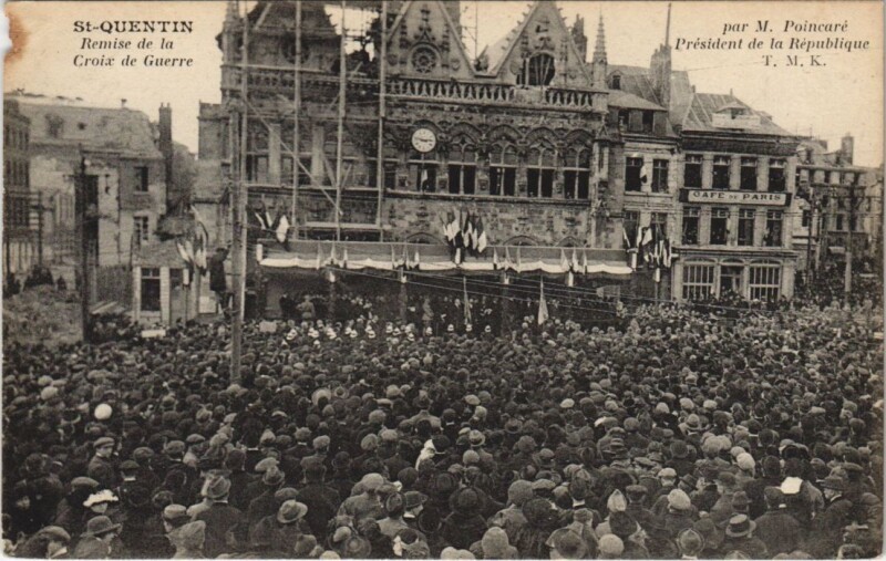 Carte postale ancienne Rocourt Saint-Quentin Remise de la Croix de Guerre à Saint-Quentin