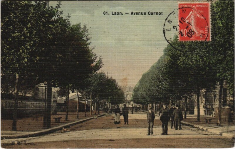 Carte postale ancienne Laon Avenue carnot