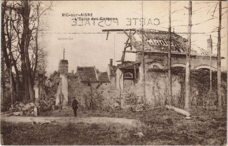 Carte postale ancienne Vic-Sur-Aisne L'ecole des garcons à Vic-sur-Aisne