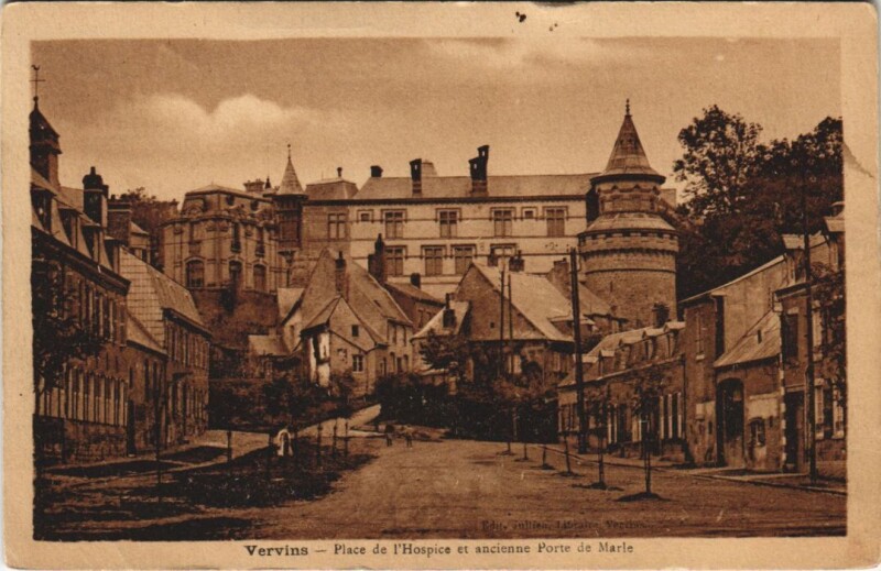 Carte postale ancienne Vervins Place de l'hospice à Vervins