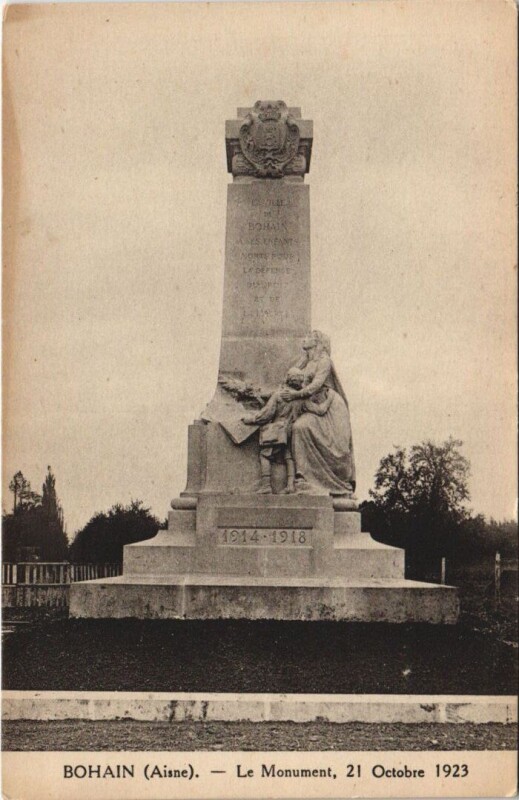 Carte postale ancienne Bohain Le monument
