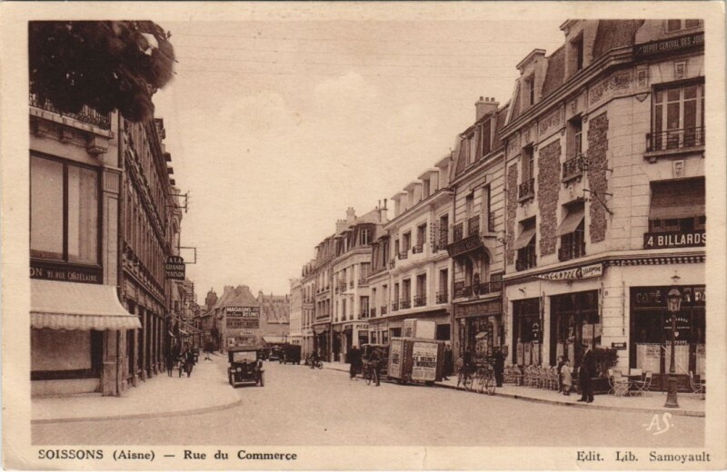 Carte postale ancienne Soissons Rue du commerce à Soissons