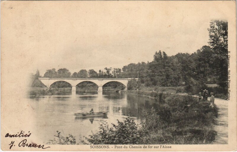 Carte postale ancienne Soissons Pont du chemin à Soissons