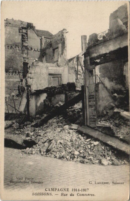 Carte postale ancienne Soissons Rue du commerce à Soissons