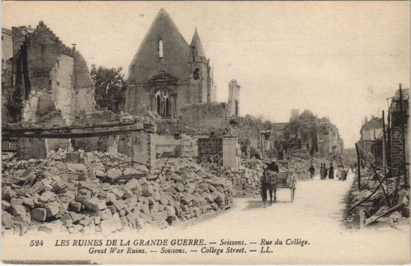 Carte postale ancienne Soissons Rue du college à Soissons