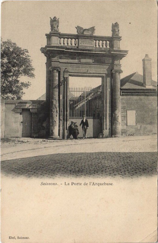 Carte postale ancienne Soissons La porte de l'arquebuse à Soissons