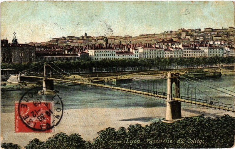 Carte postale ancienne Lyon Passerelle du College