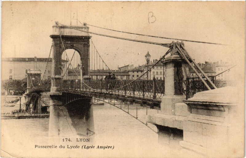 Carte postale ancienne Lyon Passerelle du Lycée Lycée Ampere