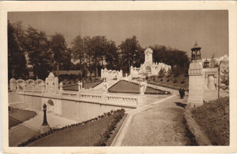 Carte postale ancienne Lisieux La Basilique - Le Chemin de Croix Exterieur à Lisieux