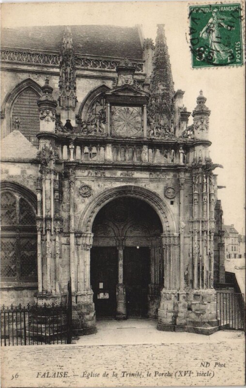Carte postale ancienne Falaise Eglise de la Trinite - Le Porche à Falaise