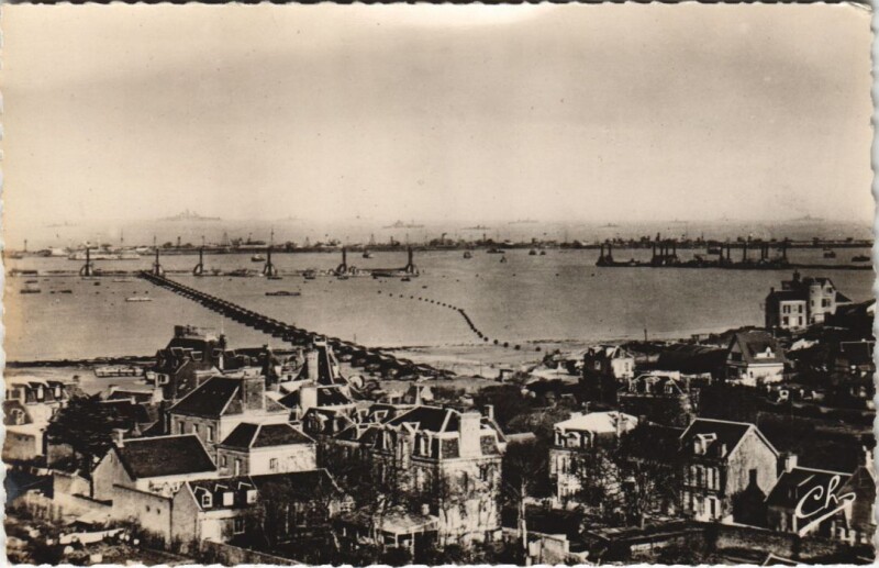 Carte postale ancienne Arromanches Port Winston-Churchill