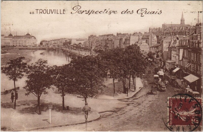 Carte postale ancienne Trouville Perspective des Quais