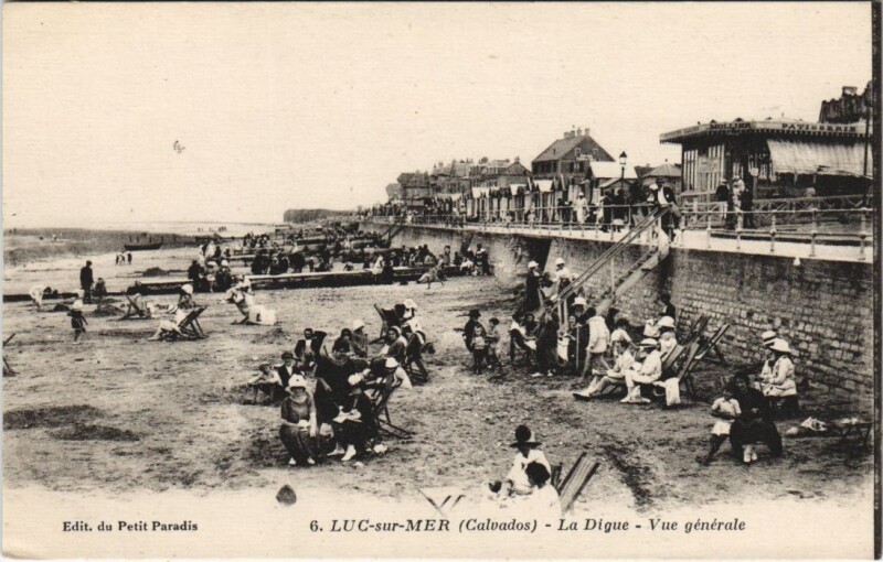 Carte postale ancienne Luc-sur-Mer La Digue - Vue Generale à Luc-sur-Mer