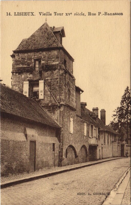 Carte postale ancienne Lisieux Vieille Tour - Rue p.-Banasson à Lisieux
