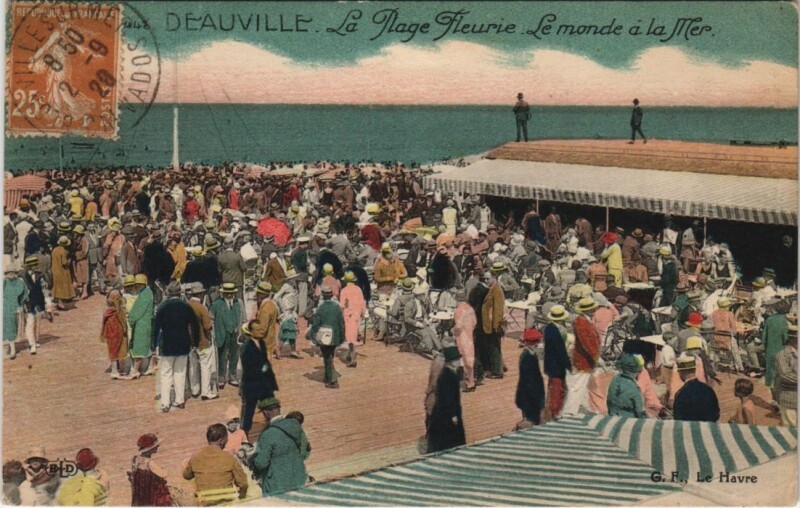 Carte postale ancienne Deauville Le Monde a la Mer - La Plage Fleurie à Deauville