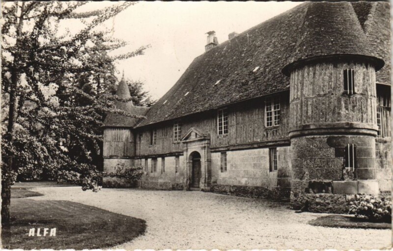 Carte postale ancienne Bellou Le Manoir - Facade Nord au Manoir