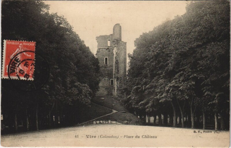 Carte postale ancienne Vire Place du Chateau