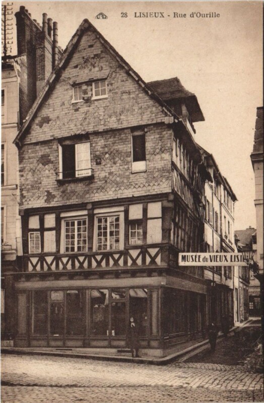 Carte postale ancienne Lisieux Rue d'Ourille à Lisieux
