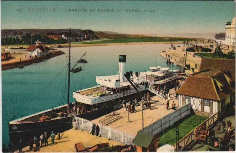 Carte postale ancienne Trouville L'Arrivee du Bateau du Havre