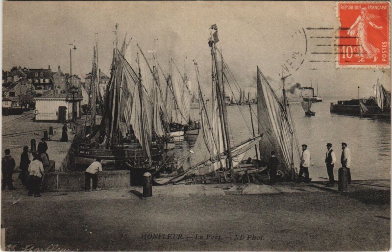 Carte postale ancienne Honfleur Le Port à Honfleur