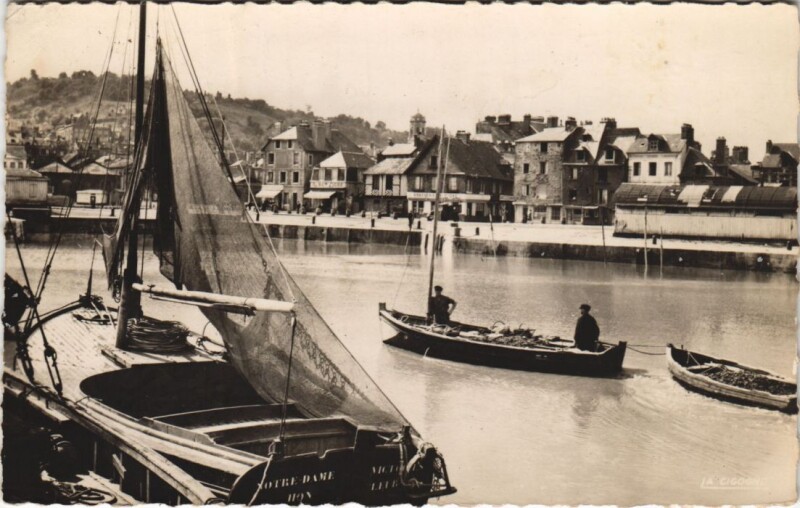 Carte postale ancienne Honfleur Un Coin du Port à Honfleur