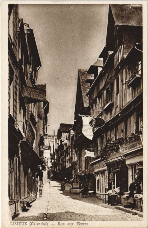 Carte postale ancienne Lisieux Rue aux Fevres à Lisieux