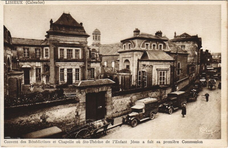 Carte postale ancienne Lisieux Couvent des Benedictines et Chapelle ou Sainte-Therese à Lisieux