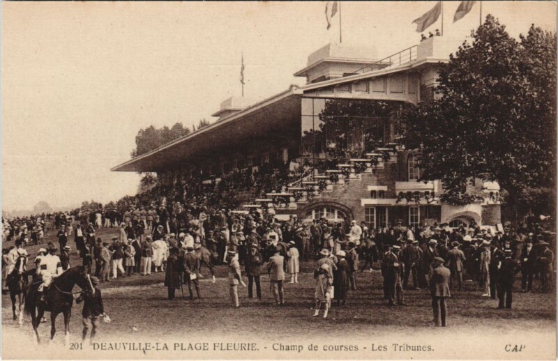 Carte postale ancienne Deauville Champ de Courses - Les Tribunes à Deauville