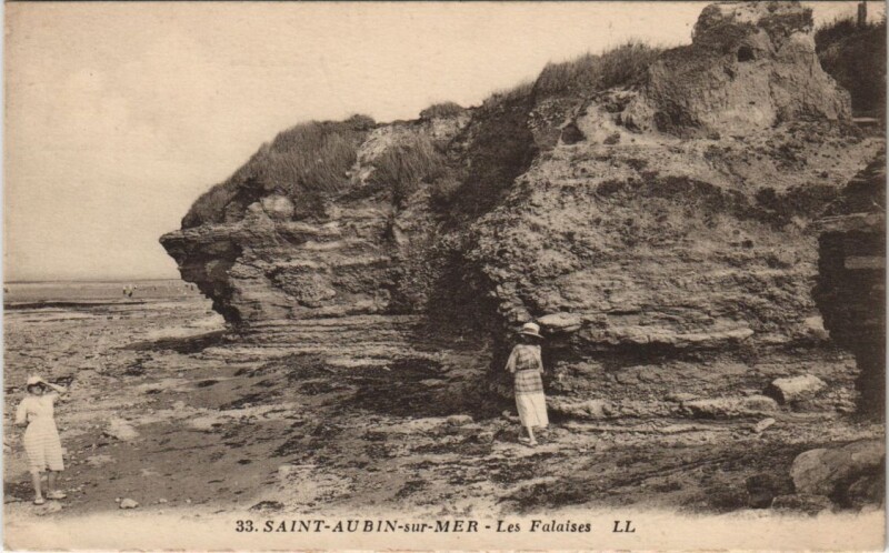 Carte postale ancienne Saint-Aubin-sur-Mer Les Falaises à Falaise