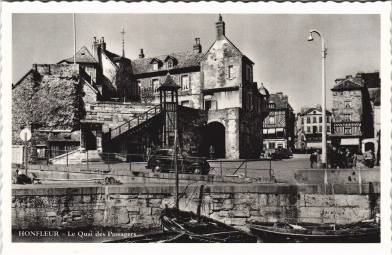 Carte postale ancienne Honfleur Le Quai des Passagers à Honfleur