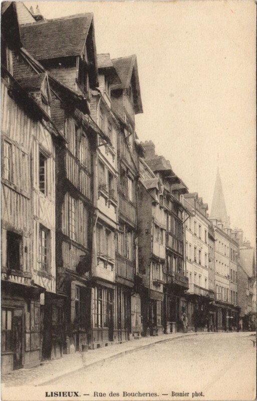 Carte postale ancienne Lisieux Rue des Boucheries à Lisieux