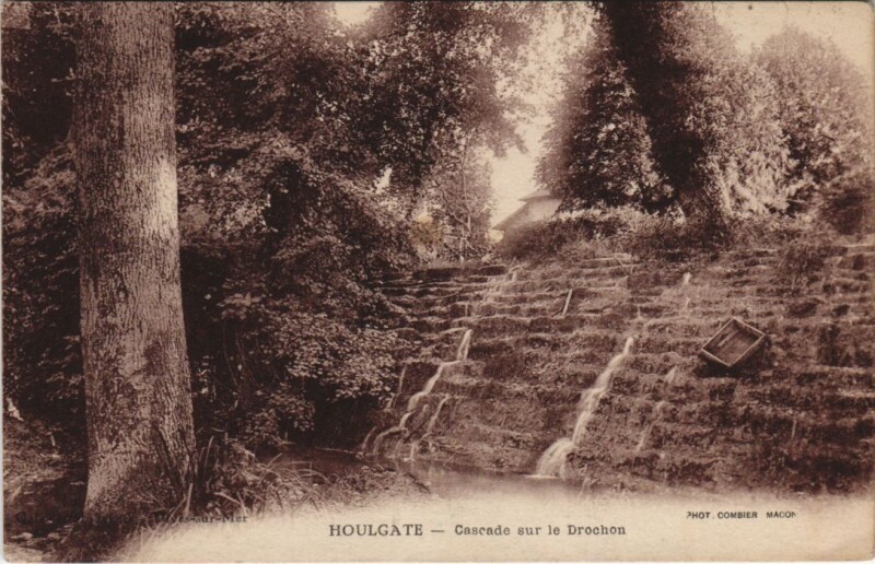 Carte postale ancienne Houlgate Cascade sur le Drochon à Houlgate